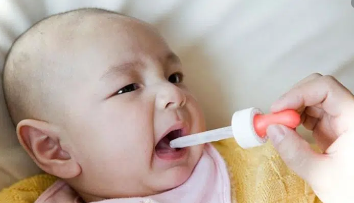 Cách cho bé uống thuốc
